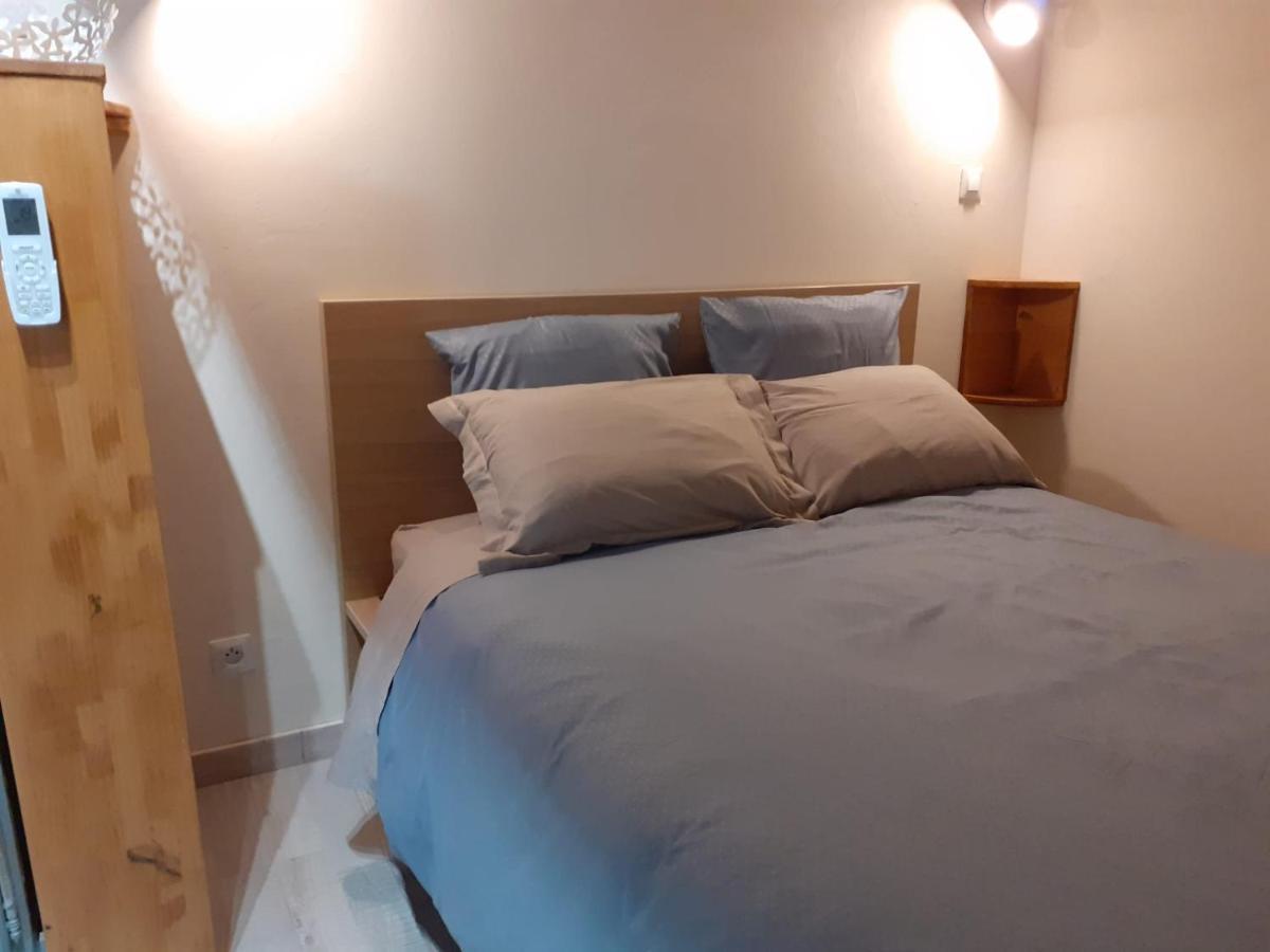 Studio Independant Dans Villa Neffies Luaran gambar